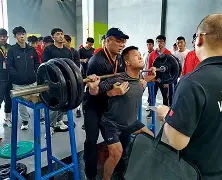  摔跤热身赛焦点战：江南天狼队逆转岭南白虎队，客场强势带走胜利。锋线火力回暖